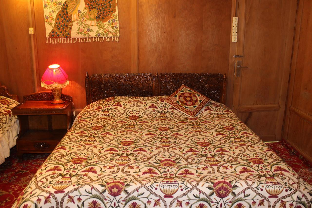 Wangnoo Worth Houseboats Hotel Srīnagar Exterior foto
