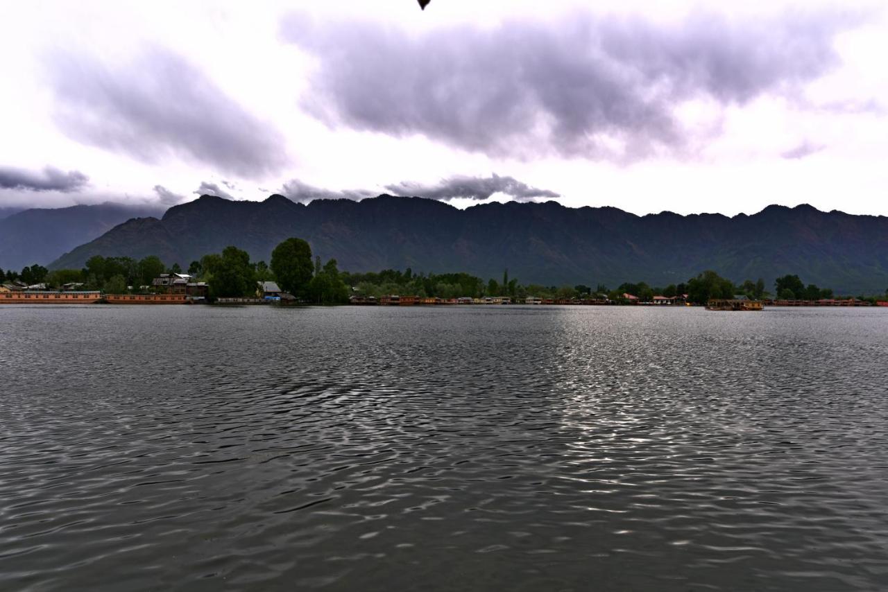 Wangnoo Worth Houseboats Hotel Srīnagar Exterior foto