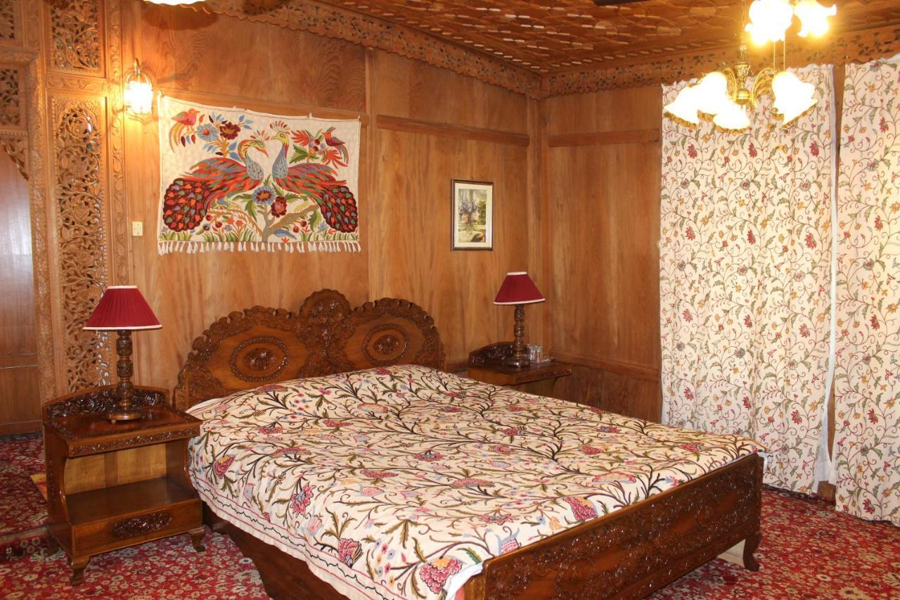 Wangnoo Worth Houseboats Hotel Srīnagar Exterior foto